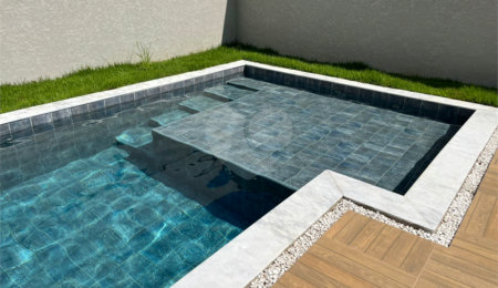Casa à venda com 4 suítes no condomínio Figueira Garden, Atibaia - SP