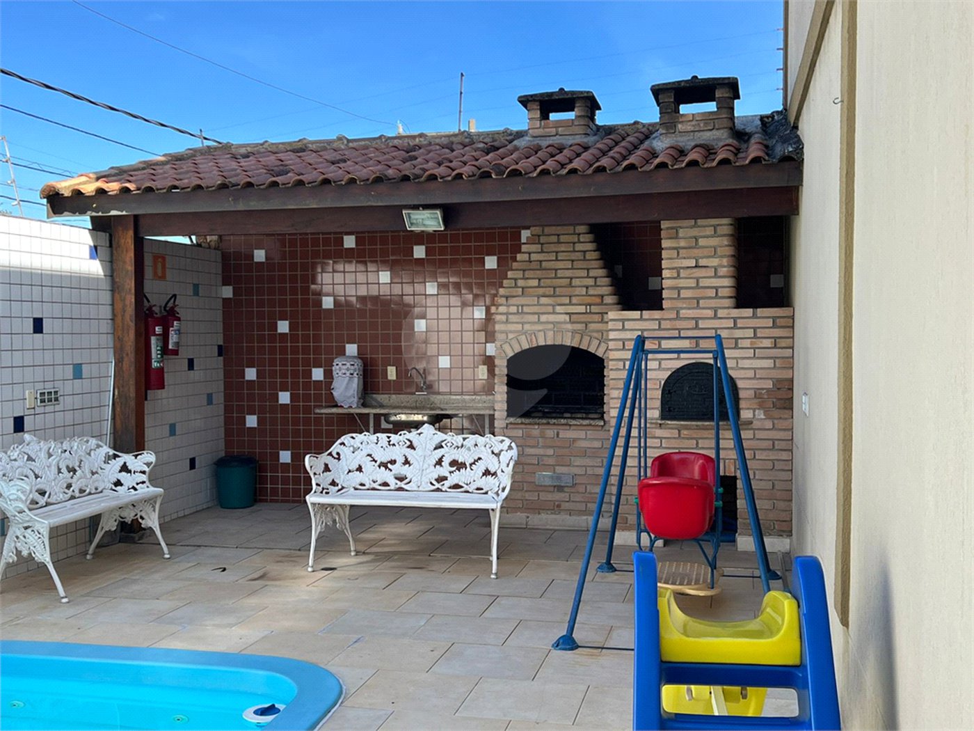 Casa à venda com 3 quartos, sendo 2 suítes,  no condomínio Mirante do Vale, São Paulo - SP