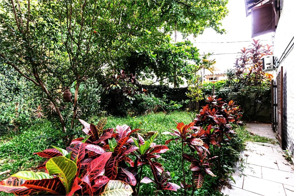 Casa à venda com 4 quartos, sendo 1 suíte,  em Jardim das Bandeiras, São Paulo, SP
