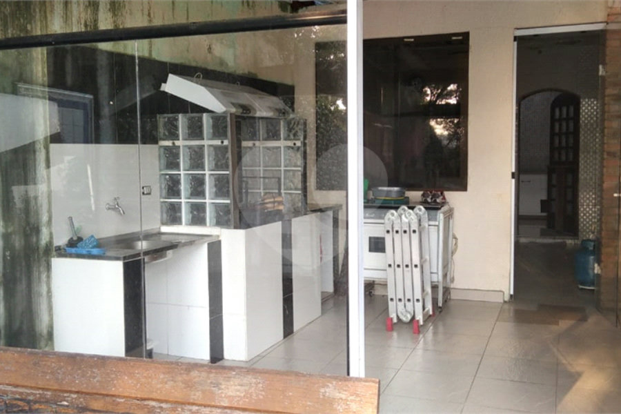 Casa à venda com 6 quartos, sendo 1 suíte, no condomínio Associação Reserva das Hortênsias, Mairiporã - SP