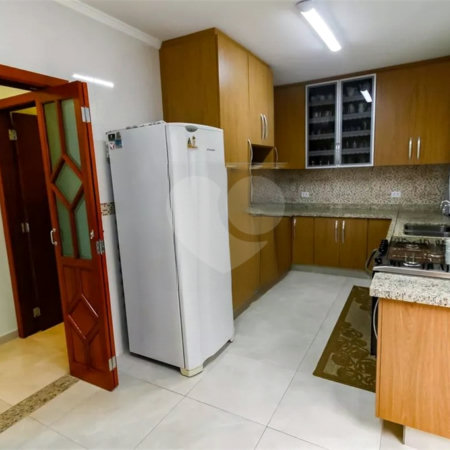 Sobrado à venda com 4 quartos, sendo 1 suíte,  em Vila Sônia, São Paulo, SP