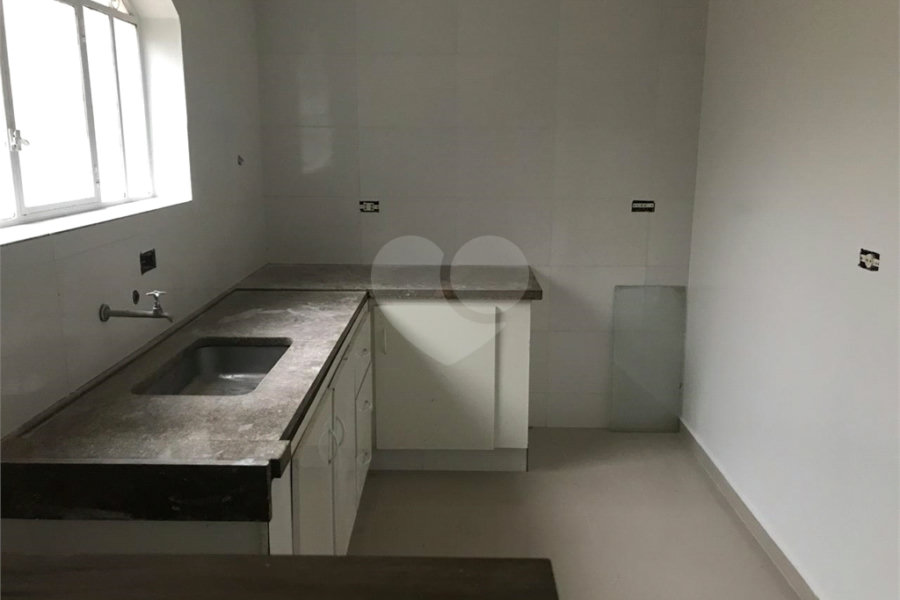 Sobrado à venda com 4 quartos, sendo 1 suíte, em Jardim Floresta, São Paulo, SP