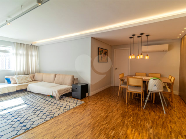Apartamento à venda com 3 quartos, sendo 1 suíte,  em Moema, São Paulo, SP