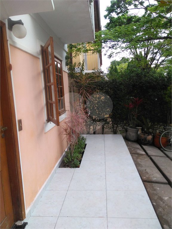 Casa à venda com 4 quartos, sendo 2 suítes, no condomínio Vila Panamericana, São Paulo - SP