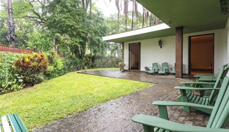 Casa à venda com 4 quartos, sendo 2 suítes,  em Alto de Pinheiros, São Paulo, SP