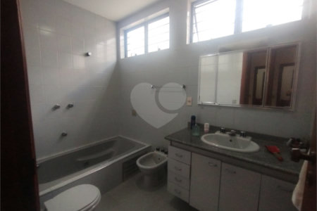 Casa à venda com 5 quartos, sendo 1 suíte, em Parque da Lagoa, Itapetininga, SP