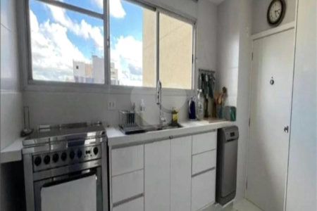 Apartamento à venda com 3 quartos, sendo 1 suíte, em Moema, São Paulo, SP