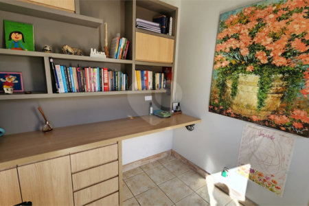 Casa à venda com 4 quartos, sendo 2 suítes, no condomínio Residencial Jardim Primavera, Louveira - SP