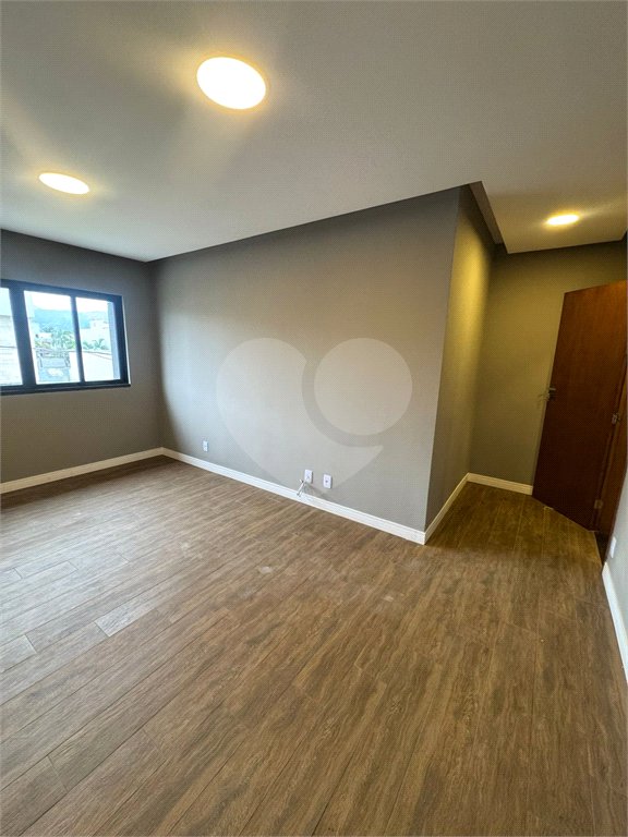 Casa à venda com 5 quartos, sendo 4 suítes, no condomínio Grand Park, Rio de Janeiro - RJ