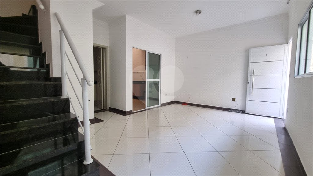 Casa à venda com 3 quartos, sendo 1 suíte,  no condomínio Rafaela I, São Paulo - SP