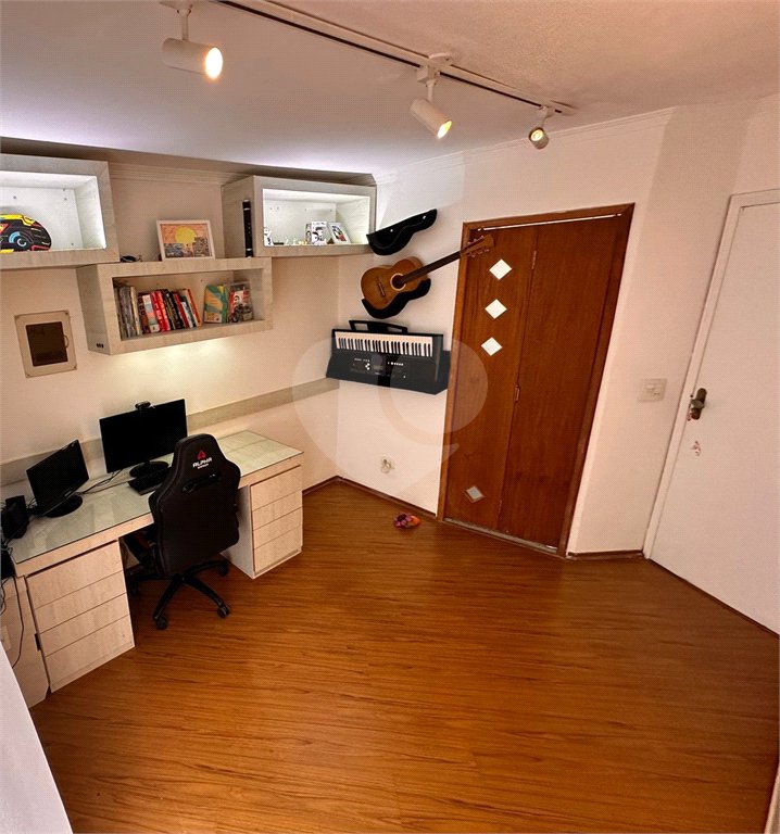 Casa à venda com 5 quartos, sendo 3 suítes, no condomínio Jd Itatinga, São Paulo - SP