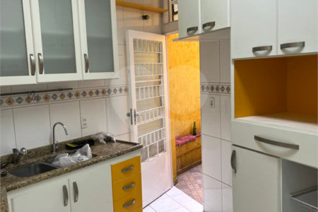 Sobrado à venda com 5 quartos, sendo 2 suítes, em Vila Universitária, São Paulo, SP