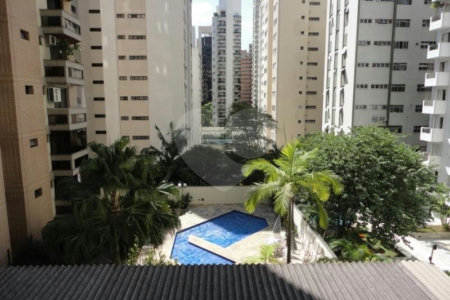 Apartamento à venda com 3 quartos, sendo 1 suíte, em Moema, São Paulo, SP