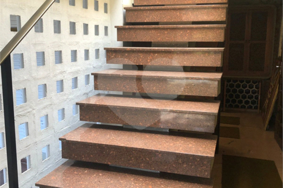 Sobrado à venda com 5 quartos, sendo 1 suíte,  em Jardim São Bento, São Paulo, SP