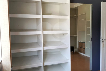 Casa à venda com 4 quartos, sendo 1 suíte, no condomínio Atlantico Sul, Rio de Janeiro - RJ