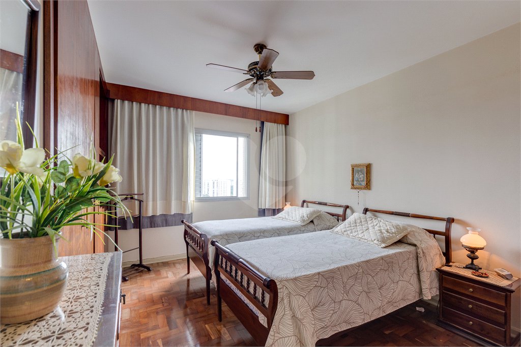 Apartamento à venda com 4 quartos, sendo 1 suíte,  em Chácara Santo Antônio, São Paulo, SP