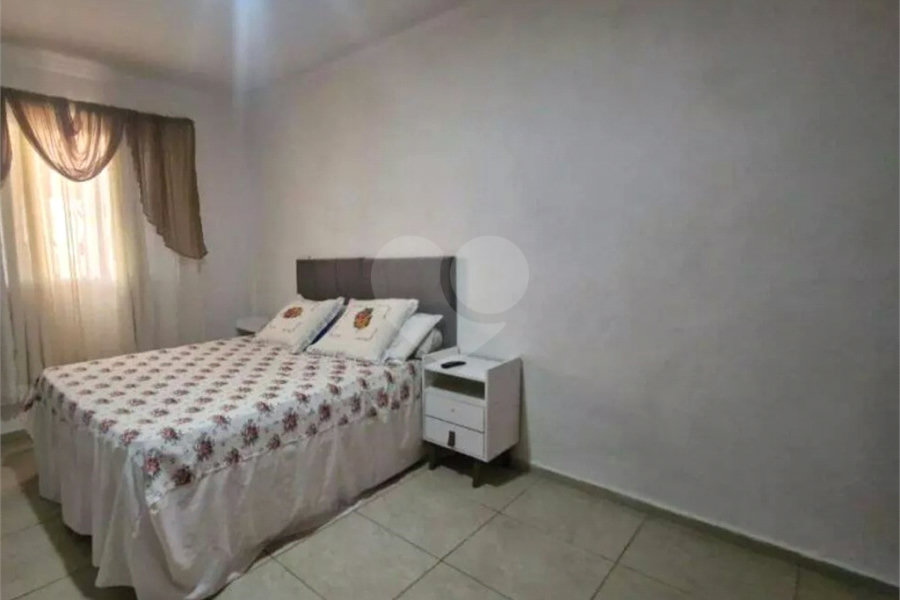 Sobrado à venda com 8 quartos em Vila Guarani, São Paulo, SP