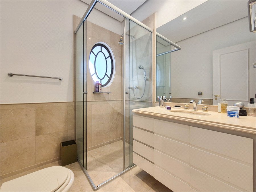 Apartamento à venda ou para alugar com 4 quartos, sendo 3 suítes, em Moema, São Paulo, SP