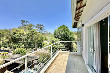 Casa à venda com 4 quartos, sendo 3 suítes, no condomínio Vilarejo, Carapicuíba - SP