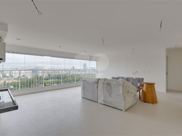 Apartamento à venda com 2 suítes em Santo Amaro, São Paulo, SP