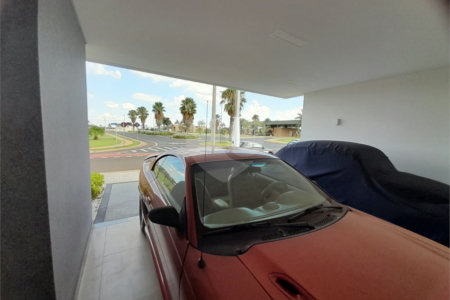Belíssima Casa à Venda no Condomínio Damha IV