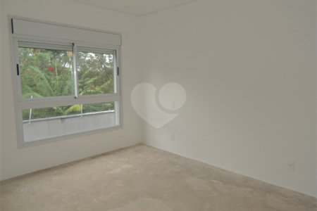 Casa à venda com 3 suítes no condomínio Jardim Flora, São Paulo - SP