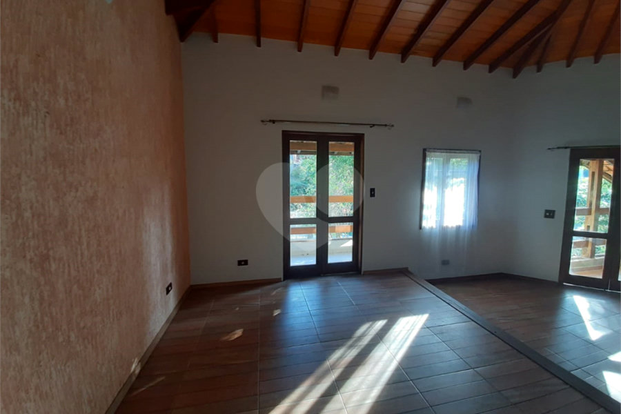 Casa à venda com 5 quartos, sendo 1 suíte, no condomínio Alpes de Mairiporã, Mairiporã - SP