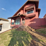 Casa à venda ou para alugar com 3 quartos, sendo 1 suíte, no condomínio Recanto dos Paturis, Vinhedo - SP