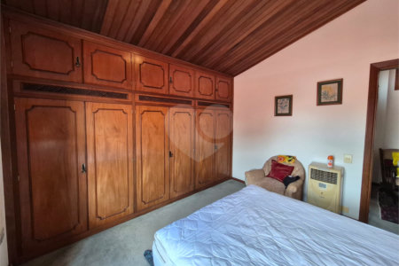 Casa de Vila à venda ou para alugar com 4 quartos, sendo 2 suítes,  em Jardim Leonor, São Paulo, SP