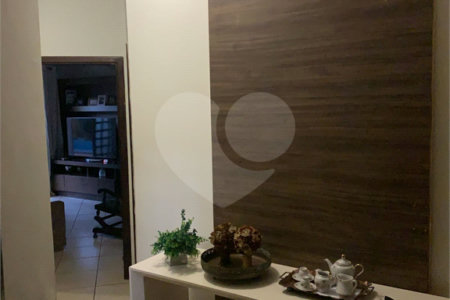 Sobrado à venda com 2 quartos no Centro, Três Lagoas, MS