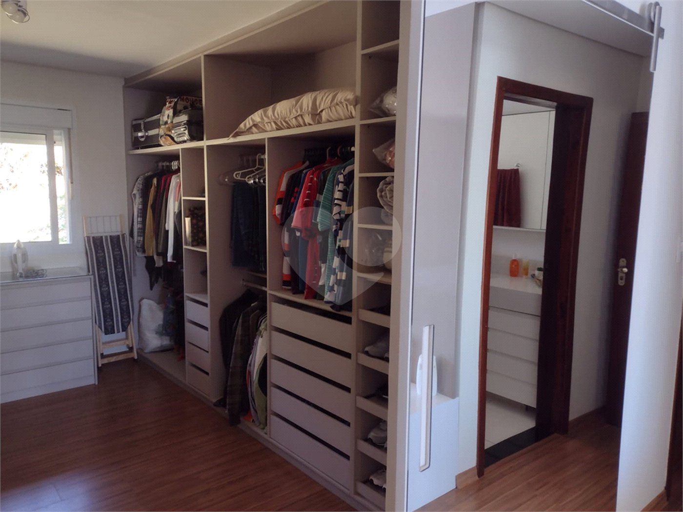 Casa à venda com 5 quartos, sendo 4 suítes, no condomínio Clube Florada Suzano, Suzano - SP