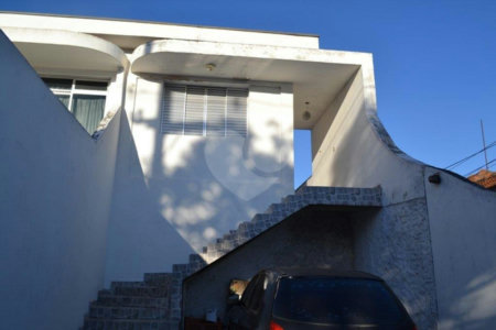 Sobrado à venda com 2 quartos em Vila Nivi, São Paulo, SP
