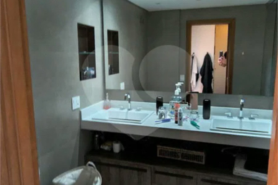 Casa à venda com 4 quartos, sendo 3 suítes, no condomínio Da Serra, São Paulo - SP