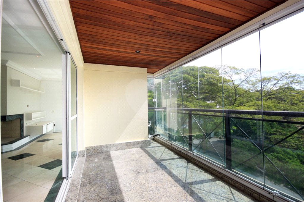 Apartamento à venda com 3 quartos, sendo 1 suíte, em Alto da Boa Vista, São Paulo, SP