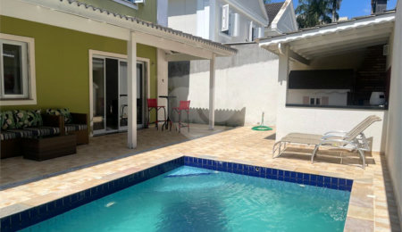 Casa à venda com 4 quartos, sendo 2 suítes,  no condomínio Village Place, São Paulo - SP