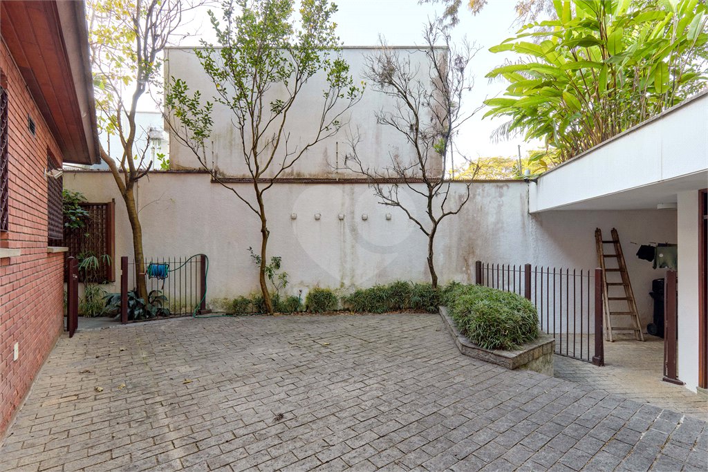 Sobrado à venda com 5 quartos, sendo 3 suítes, em Jardim dos Estados, São Paulo, SP