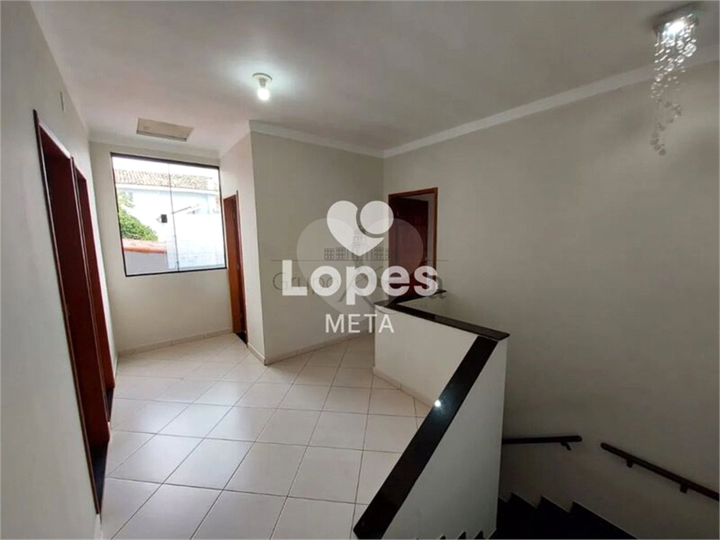 Casa à venda com 3 quartos, sendo 1 suíte,  no condomínio Loteamento Vila Branca, Jacareí - SP