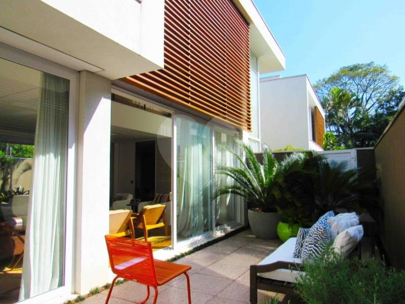 Casa à venda com 4 suítes no condomínio Bauhaus, São Paulo - SP