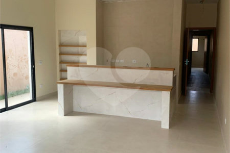 Casa à venda com 3 suítes em Vila Petrópolis, Atibaia, SP