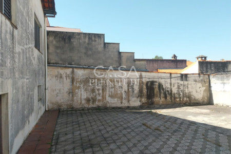 Casa à venda com 3 quartos, sendo 1 suíte, em Jardim Leocádia, Sorocaba, SP