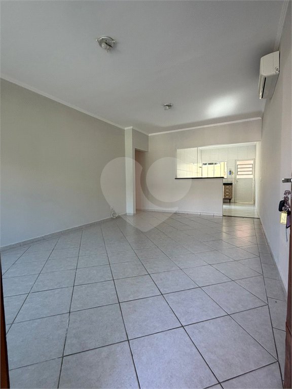 Casa à venda com 3 quartos, sendo 1 suíte, no condomínio Bela Vita, Atibaia - SP