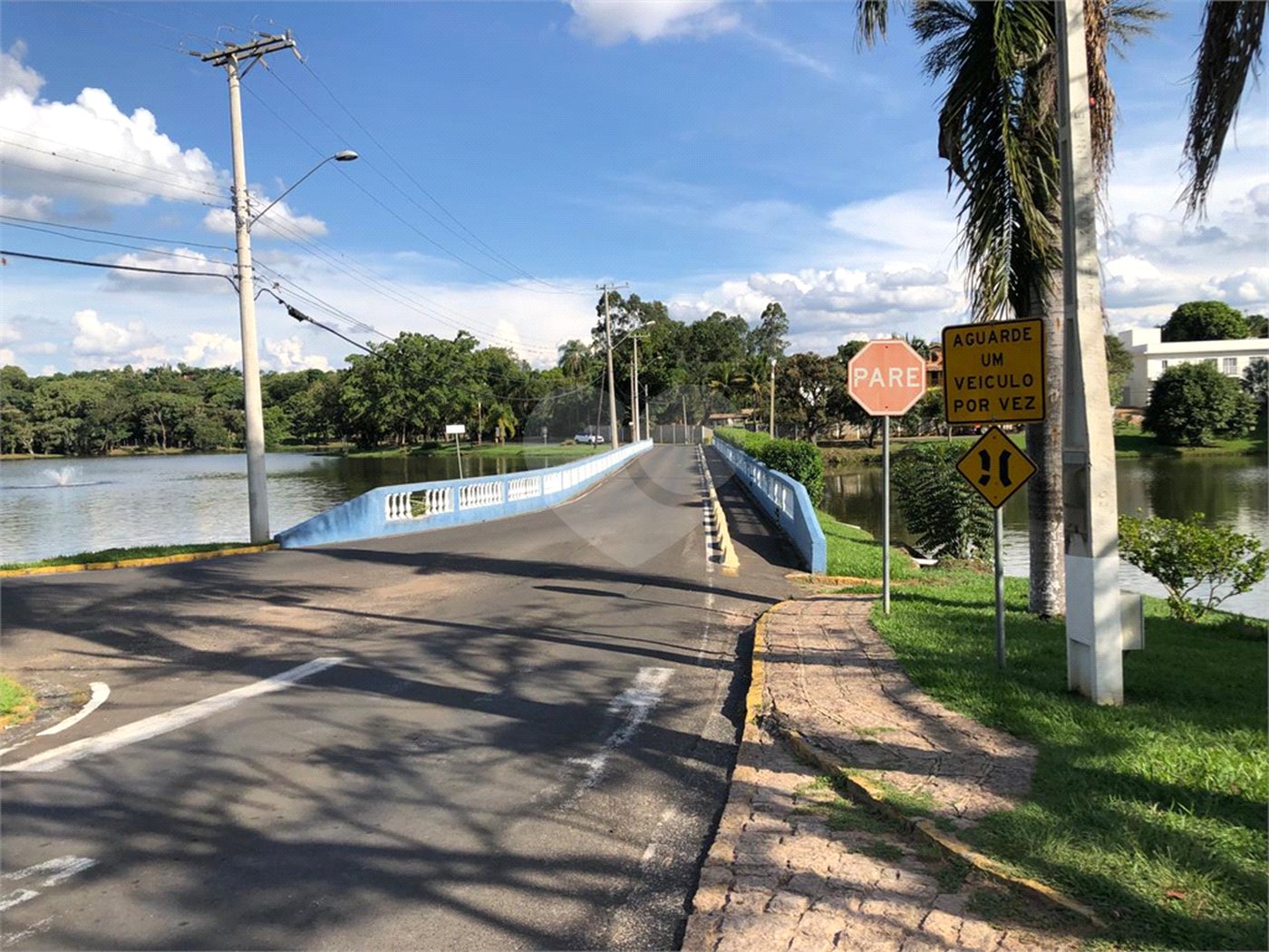 Casa à venda com 4 quartos, sendo 2 suítes, no condomínio Zuleika Jabour, Salto - SP