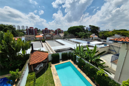 Casa de Vila à venda ou para alugar com 4 quartos, sendo 2 suítes,  em Jardim Leonor, São Paulo, SP