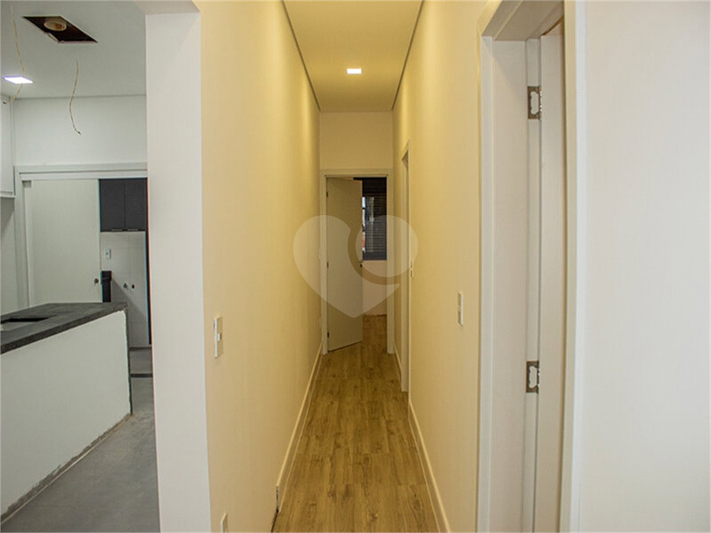 Casa à venda com 3 suítes no condomínio Residencial Central Parque, Salto - SP