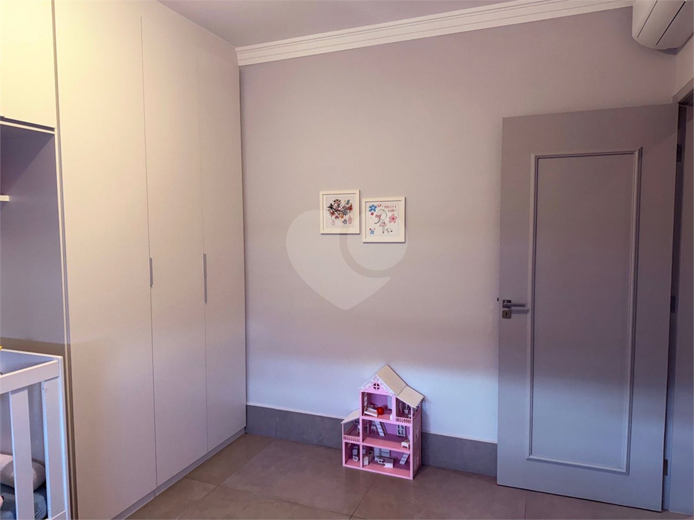 Sobrado à venda com 4 quartos, sendo 2 suítes, em Vila Santo Antônio, Cotia, SP