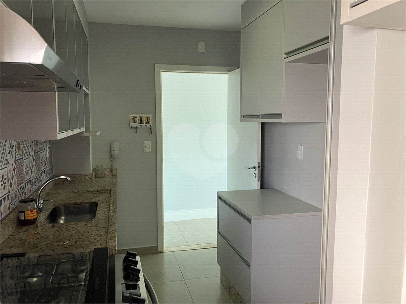 Apartamento à venda com 3 quartos, sendo 1 suíte, em Jardim Vera Cruz, Sorocaba, SP