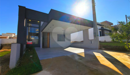 Casa à venda com 3 quartos, sendo 1 suíte,  no condomínio Horto Florestal Villagio, Sorocaba - SP