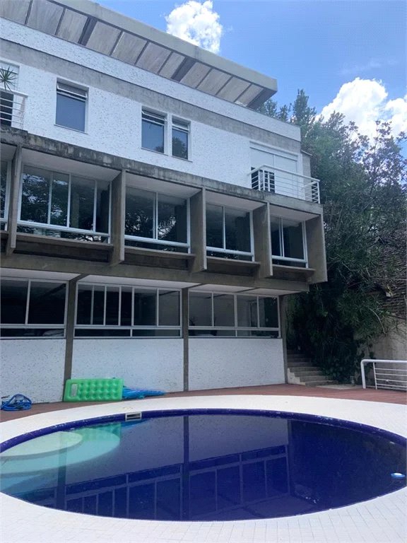 Sobrado à venda com 6 quartos, sendo 4 suítes, em Fazenda Morumbi, São Paulo, SP