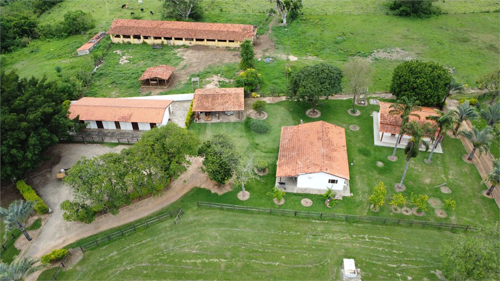 Casa à venda com 8 quartos, sendo 4 suítes, no condomínio Santa Filomena, Salto - SP