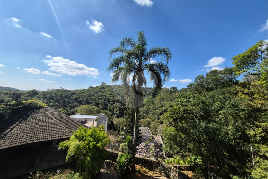 Casa à venda com 3 quartos, sendo 4 suítes, no condomínio Alpes da Cantareira, Mairiporã - SP